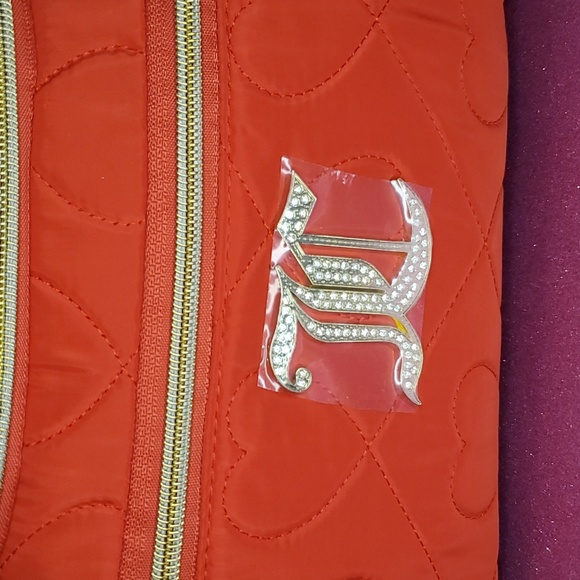🎉HP🎉Juicy Couture ❤️NWT❤️ Red Travel Cosmetic Bag! ❤️❤️❤️ - Picture 3 of 17